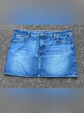 Size 18- Old Navy denim skirt- no flaws